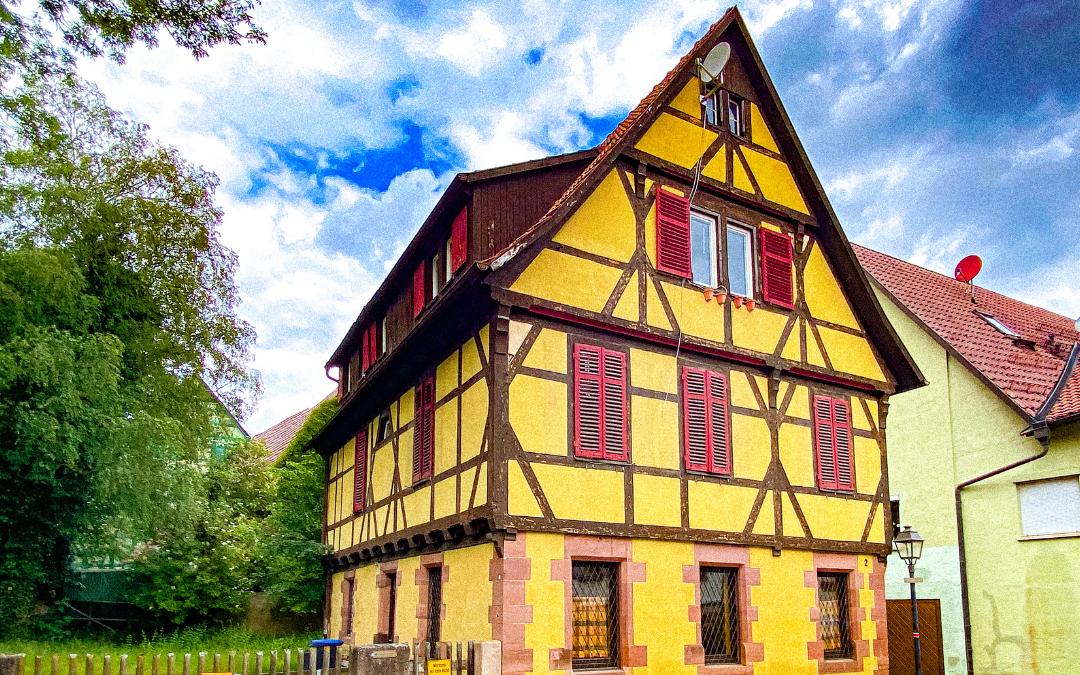 Weil der Stadt - Brenzhaus - gelb getünchtes Haus mit braunem Fachwerk - angiestravelroutes.com