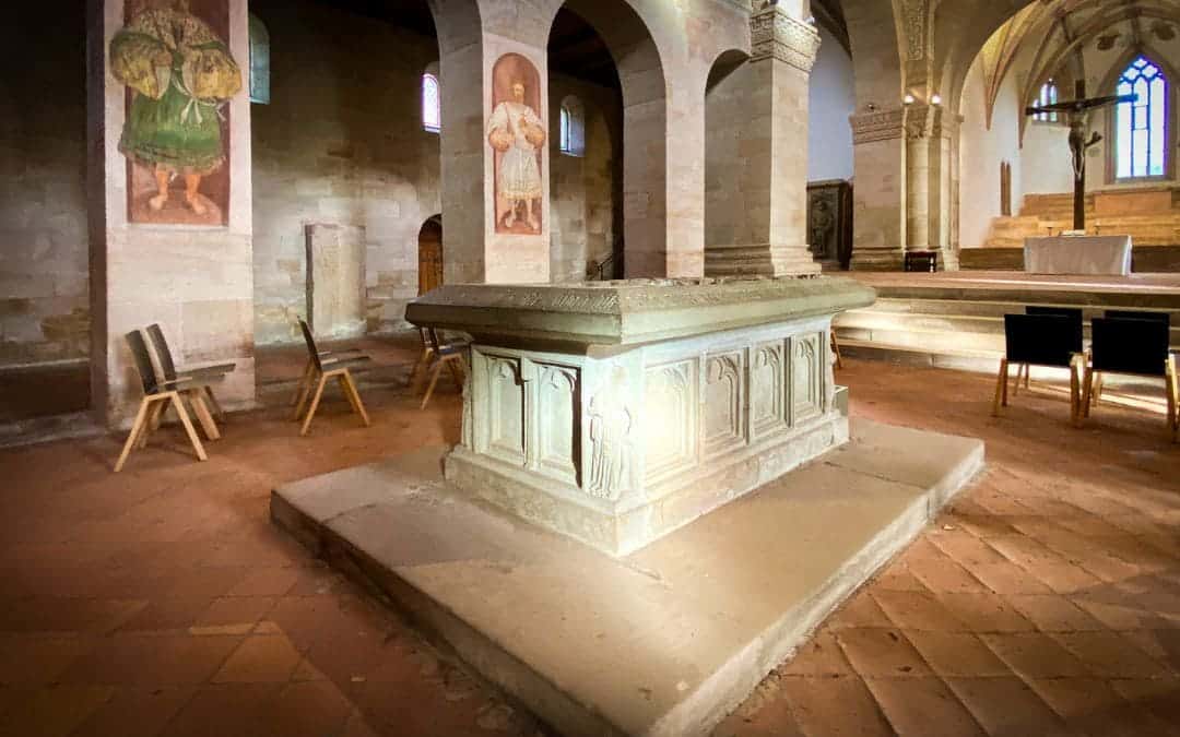 6-kloster-lorch-staufer-tumba Staufer tumba in the central nave of Lorch Abbey Church