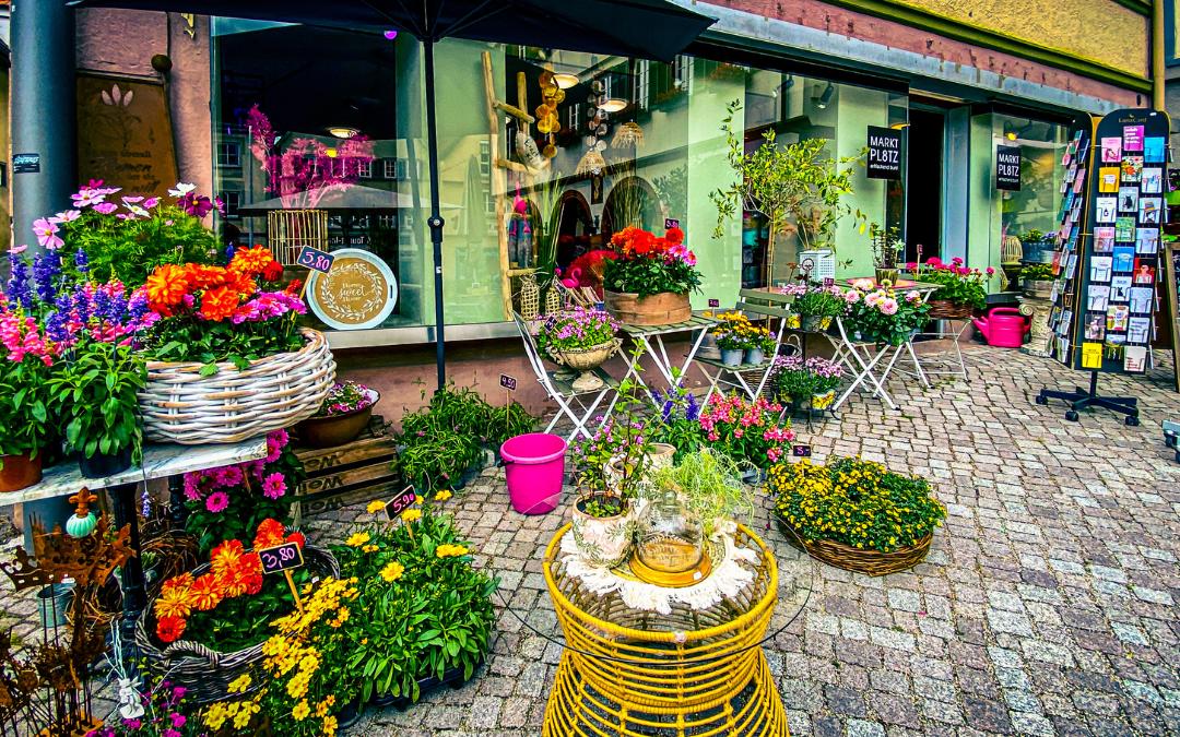 Weil der Stadt - Flower and gift store Marktpl8tz - lush floral decoration in front of the store - angiestravelroutes.com