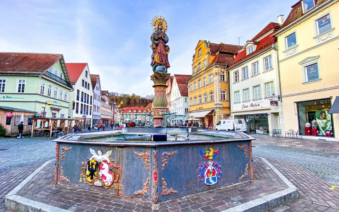 9-swabian-gmuend-marketplace-marienbrunnen Schwäbisch Gmünd market square with Marienbrunnen fountain