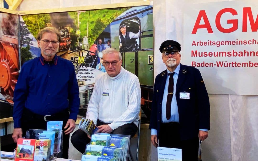 CMT Stuttgart 2025 - drei Herren am Messestand der AGM Arbeitsgemeinschaft Museumsbahnen Baden-Württemberg