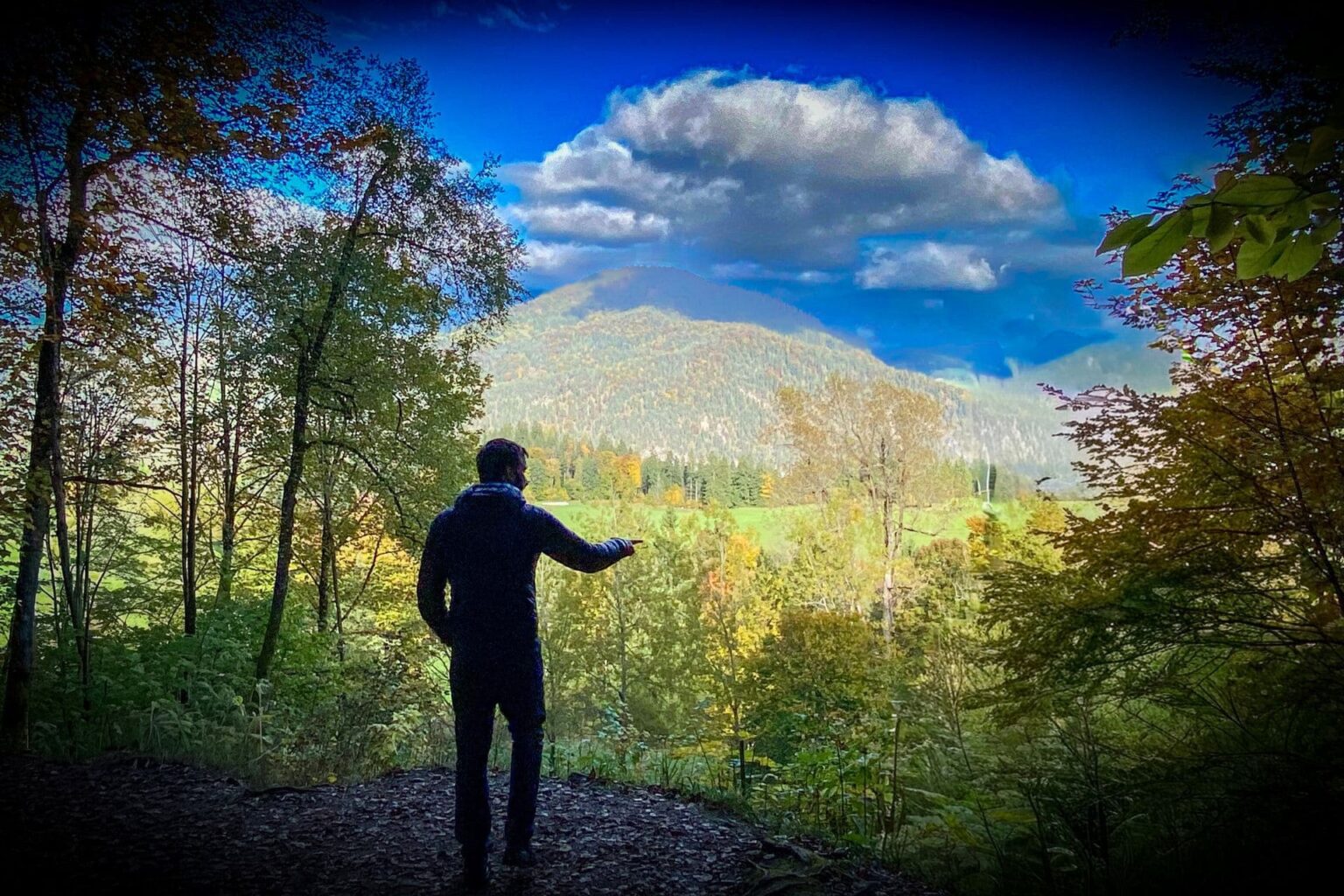 Berchtesgaden, Obersalzberg, Standort des einstigen Berghof-Panoramafensters - Hannes Liebrandt zeigt Seminarteilnehmern den Standort des einstigen Berghof-Panoramafensters - angiestravelroutes.com
