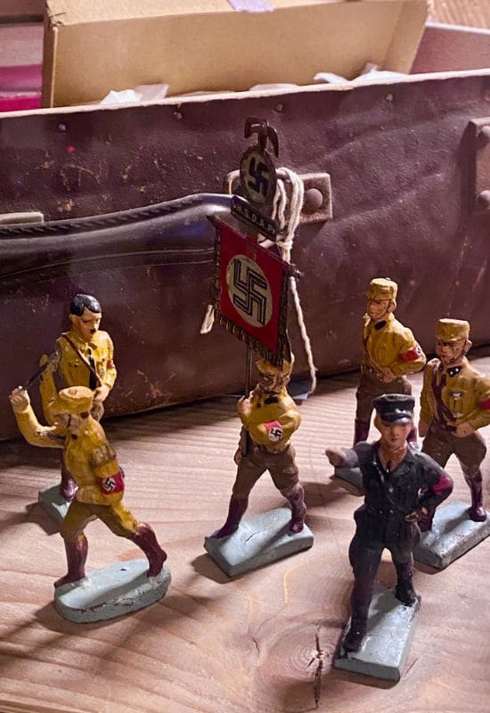 Attic find in the Tübingen City Museum: Attic find: SS figures with toy Hitler