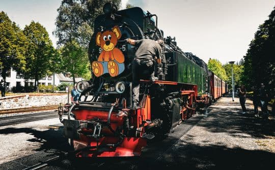 Alexisbad, Selketal, Harz - Harzer Schmalspurbahn mit Dampflok am Bahnhof in Alexisbad