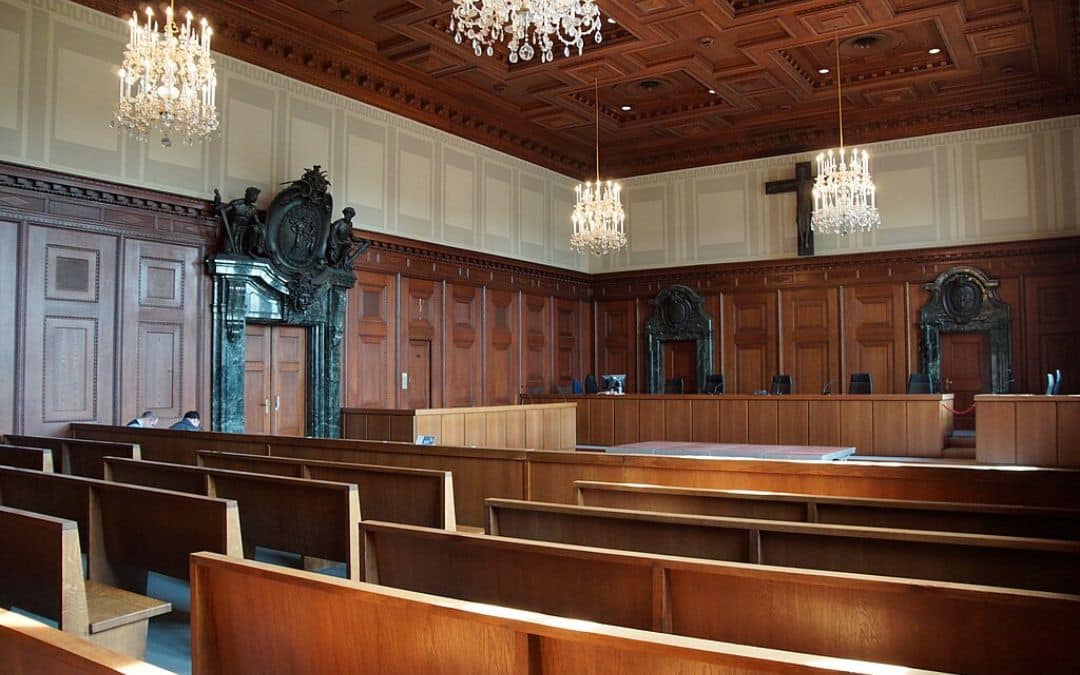 Memorium Nuremberg Trials, Courtroom 500 - View into the courtroom from a rear spectator's bench - in the front of the picture the long judge's table with passageway, on the left the dock