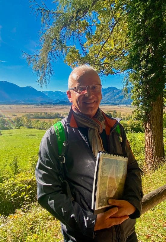 murnauer-moos-jac-toelkes Jac-Peter Tölkes im Murnauer Moos bei Sonnenschein mit Alpenlandschaft