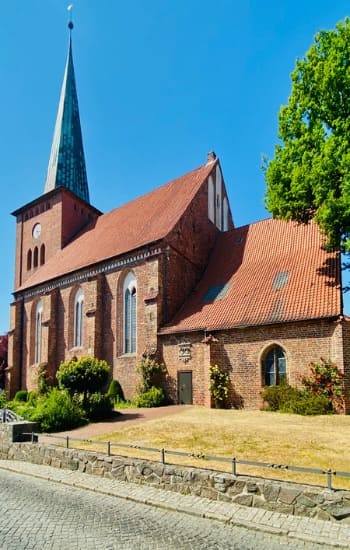 Neustadt in Holstein - die Stadtkirche in Backsteingotik - angiestravelroutes.com