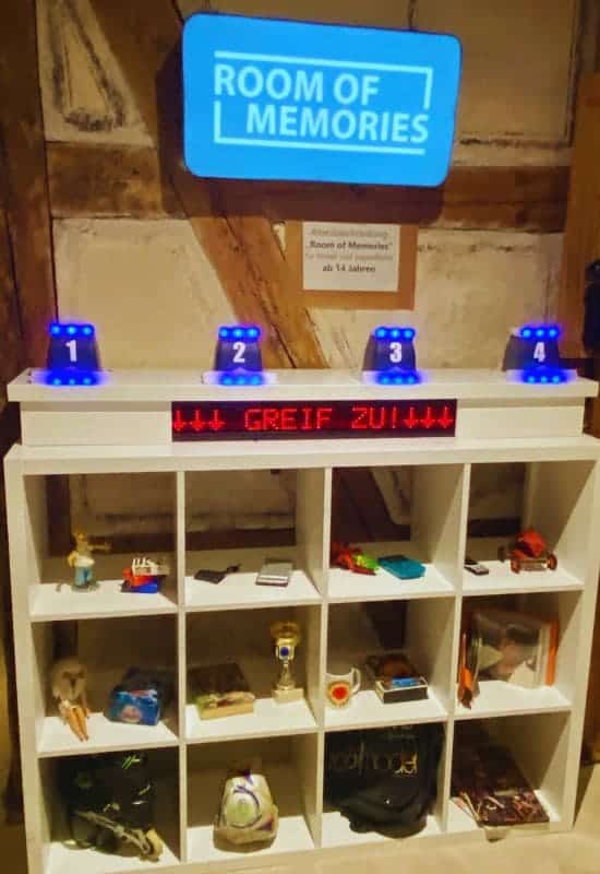 Stadtmuseum Tübingen, Room of Memories - Shelf with iconic childhood objects in front of the entrance