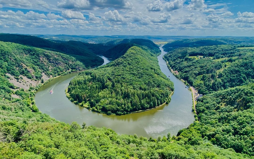 Saar Loop Saar Loop near Mettlach in Saarland—View from the observation tower of the Saar Loop Tree-Top Trail above the Cloef lookout point.