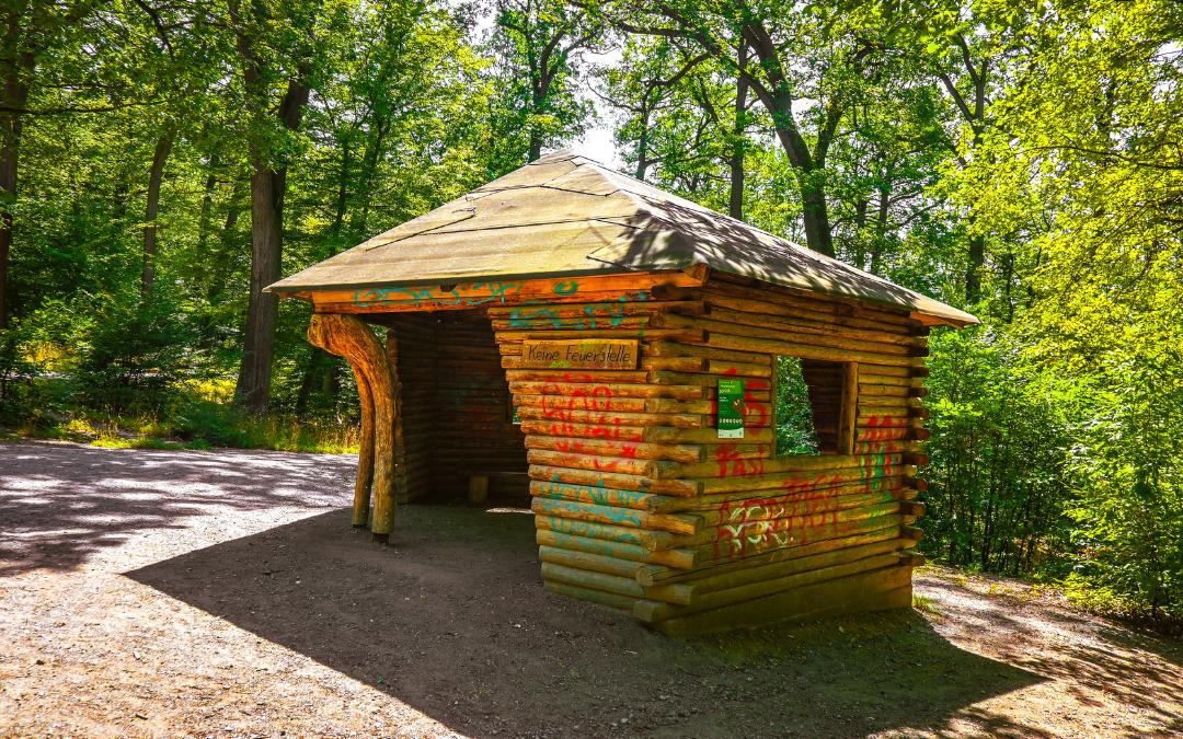 Bopserhütte in Bopserwald, Stuttgart - graffiti-painted shelter, trees in the background - angiestravelroutes.com