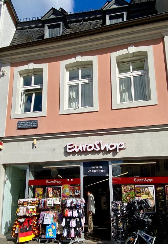 Ehemaliges Wohnhaus der Familie Marx in der Trierer Simeonstraße über einem Geschäft