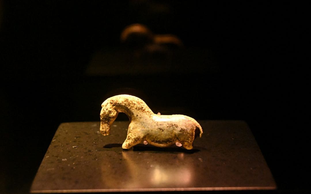 Museum of the University of Tübingen, Museum of Ancient Cultures - Mammoth ivory horse figurine from the Vogelherd cave