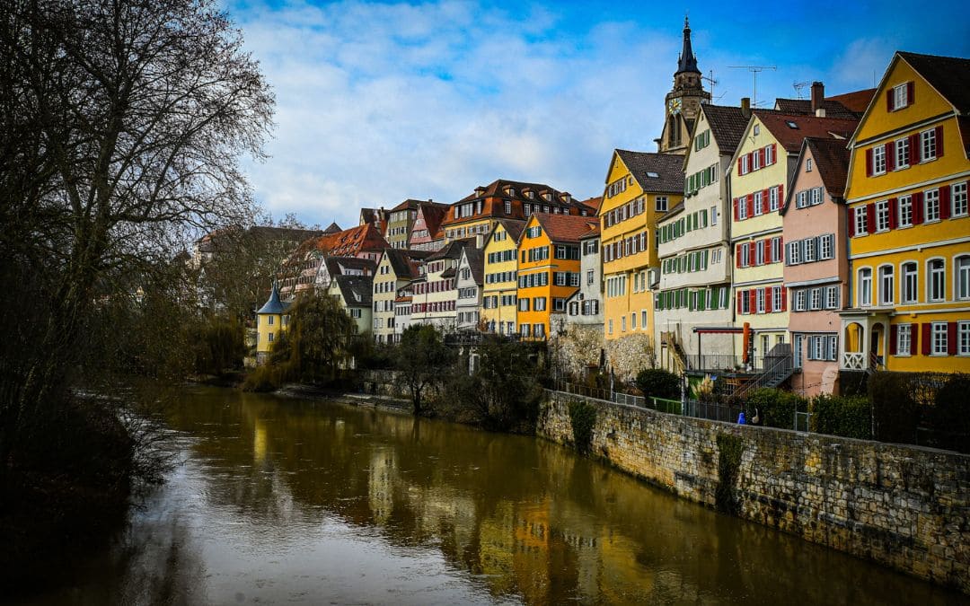 tuebingen-neckarfront-hoelderlinturm View of the Neckar front with the Hölderlin Tower from the Neckar Bridge