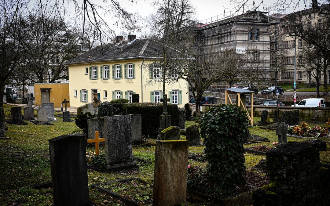 tuebingen-city-cemetery-cemetery-keeper's house Tübingen City Cemetery - Cemetery caretaker's house