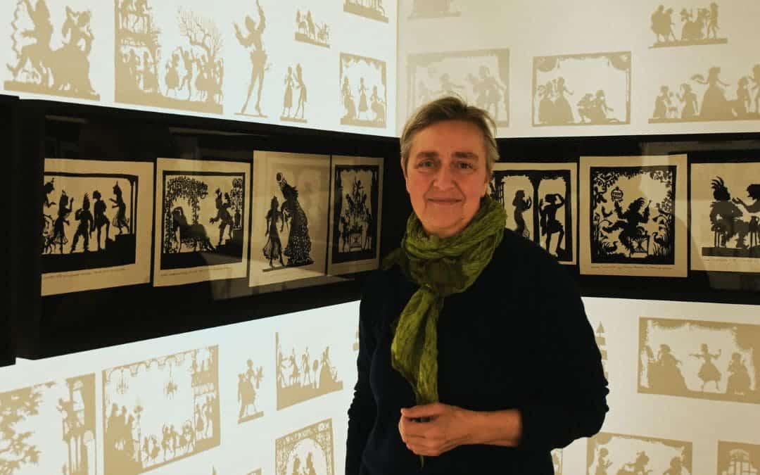 tuebingen-city-museum-wiebke-ratzeburg-lotte-reiniger-paper-cuts Stadtmuseum Tübingen - Wiebke Ratzeburg in front of silhouettes by Lotte Reiniger
