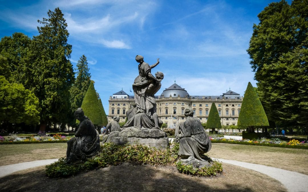 Würzburger Residenz mit Hofgarten, fotografiert im Hofgarten